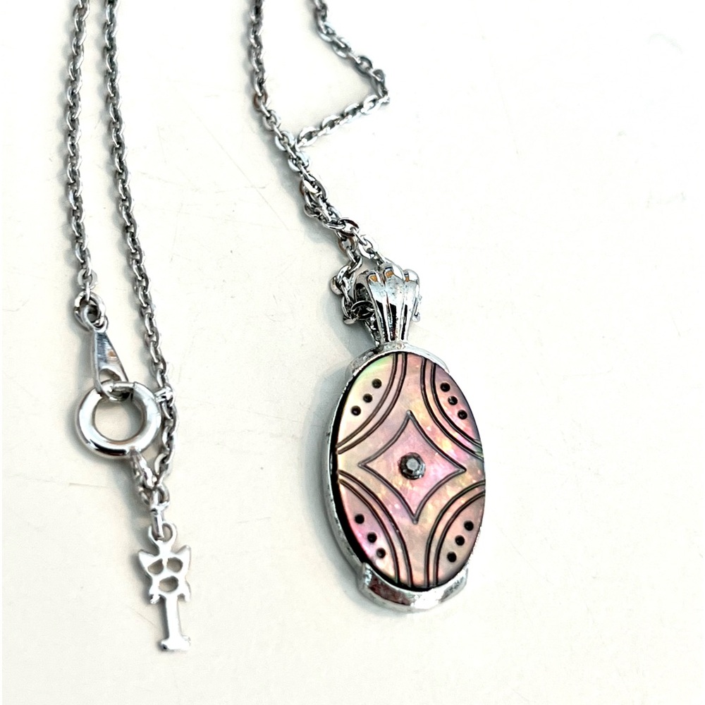 Vintage Trifari Mother of Pearl Pendant Necklace